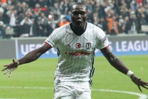 Beşiktaş dümeni eski golcüsüne kırdı