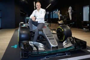 Mercedes Bottas'la uzattı