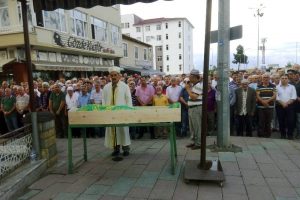 Kazada hayatını kaybeden emekli öğretmen toprağa verildi