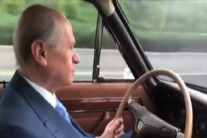 Bahçeli klasik otomobiliyle Ankara yollarında