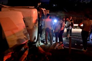 Hafriyat kamyonu devrildi: 1 yaralı