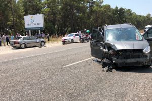 Otomobil ile hafif ticari araç çarpıştı: 7 yaralı