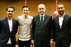 Mesut Özil ilk kez konuştu: Yine çektirirdim