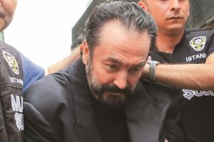 Adnan Oktar için oğlunu terk etti!