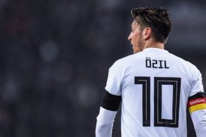 Bayern'in başkanı Mesut'a öfke kustu