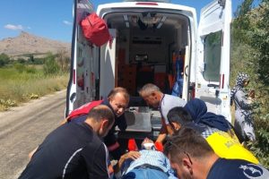 Kazada araçta sıkışan sürücü kurtarıldı