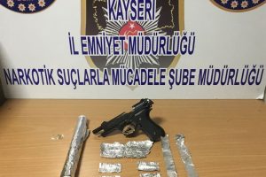 Uyuşturucu operasyonunda 2 kişiye gözaltı