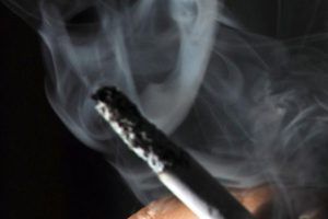 Pasif sigara dumanındaki kimyasallardan 70'i kanserojen