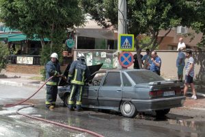 15 gün önce aldığı otomobili yandı