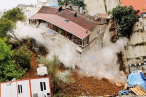 İstanbul'da yıkılan bina ile ilgili çarpıcı gerçek!