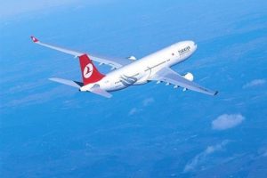 Uçağı durdurup Afgan yolcunun sınır dışı edilmesini önledi