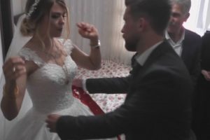 Bursa'da işkencelerle canından bezen damat çatıya çıktı