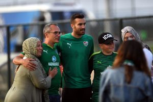 Timsah'a İnegöl'den moral ziyareti