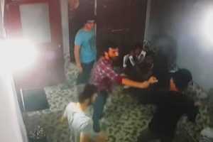2 TL yüzünden bıçaklandılar!