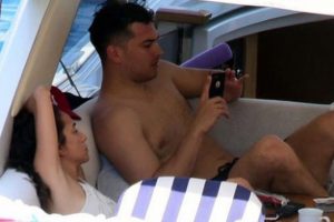 Çağatay Ulusoy ve Duygu Sarışın takipleşmiyor