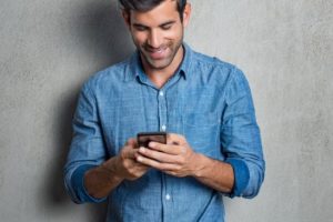 Cep telefonunu iki elle kullanıyorsanız dikkat!