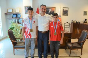 Bursa Gemlik Belediye Başkanı Yılmaz'dan başarılı judoculara altın