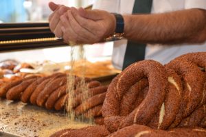 Bursa'da fırınlar protesto için ''susamsız simit'' satacak