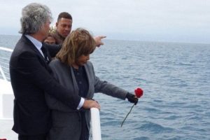 Tina Turner intihar eden oğlunun küllerini denize attı