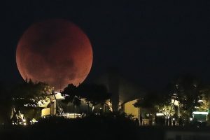 Dünyadan kanlı ay tutulması fotoğrafları