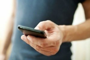 Bursa'da ''konuşma bahanesiyle'' telefonu çaldı!