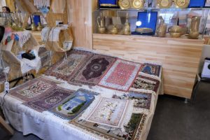 Bursa ipeğine Uludağ'daki turistlerden yoğun ilgi