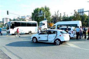 Çevik kuvvet midibüsü kaza yaptı: 5 yaralı