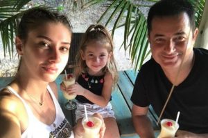 Şeyma Subaşı'dan bornozlu poz