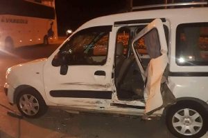 2 kamyonet çarpıştı: 6 yaralı