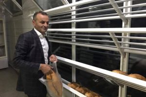 Bahçeli'nin 'askıda ekmek' projesine 50 ekmekle destek oldu