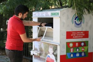 Eskişehir Odunpazarı'nda 140 noktaya giysi kumbarası yerleştirildi