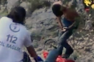 Yaralanan genç kayalıkların arasında bulundu!