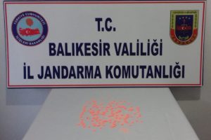 Gözlük kabında uyuşturucu hap ele geçirildi