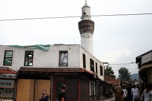 Sırbistan'daki Osmanlı camisinin minaresine yıldırım çarptı