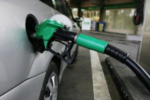 Benzine ve motorine gelen zam pompadan döndü