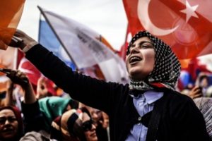 Selvi: Muhalefet, olağanüstü kurultay sancılarıyla kıvranırken, iktidar yerel seçim hazırlıkları için düğmeye bastı