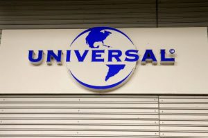 Universal Music'in yarısı için ortak aranıyor