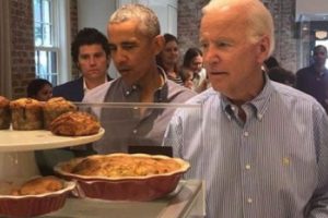 Obama ve Biden'dan sandviç ve salata şov