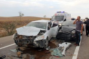 Kum fırtınasında 19 araç birbirine girdi: 17 yaralı