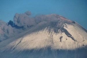 Meksika'da Popocatepetl Yanardağı patladı