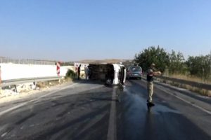 Gaziantep'te işçi servisi yan yattı: 17 yaralı