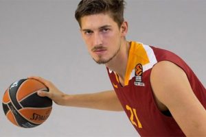 Anadolu Efes, Tibor Pleiss'ı kadrosuna kattı