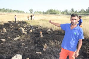 Tarihi mezarlık yangınına polis TOMA ile müdahale etti