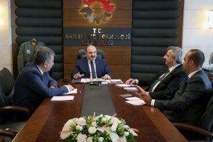 Bakan Varank yardımcılarıyla ilk toplantısını yaptı