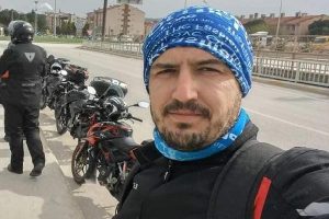 Motosiklet ile ata çarptı hayatını kaybetti