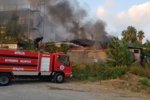 Antalya'da gecekondu yangını korkuttu