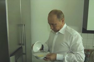 Putin, farkında olmadan 'tost makinesi yıldızı' oldu