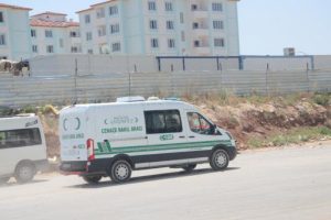 Başına vinçten kopan demir düşen işçi can verdi