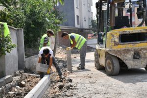 Bursa İnegöl'de tretuvar çalışmaları sürüyor
