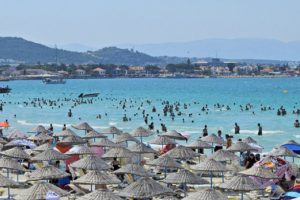 Çeşme'ye bayram piyangosu vurdu